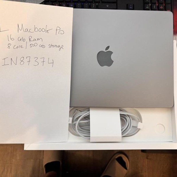 MacBook Pro 2021 - 14 inch - 512 GB, Gray, 16 GB, Apple M1 Pro 8-core