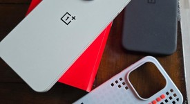 Mint
													OnePlus 15 - Unlocked, Sand Storm, 512 GB, 16 GB, photo 2 of 6