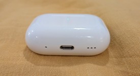 Used
													Apple AirPods Pro 2 - USB-C, photo 2 of 13
