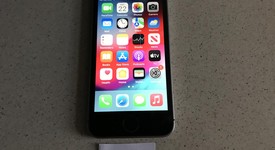 Good
													Apple iPhone SE 1st Gen 2016 - TracFone, Grey, 32 GB, A1662, photo 3 of 5