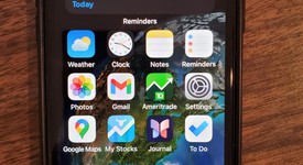 Good
													Apple iPhone Xr - AT&T, Black, 64 GB, A1984, photo 3 of 4