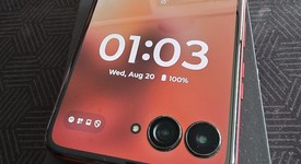 Mint
													Motorola Razr Ultra (2025) - AT&T, PANTONE Rio Red, 512 GB, 16 GB, photo 1 of 17