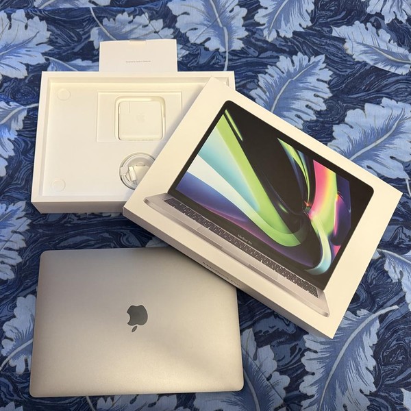 MacBook Pro 2020 - 13 inch - 1 TB, Gray, 16 GB, Apple M1