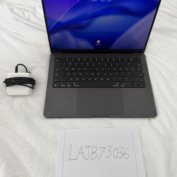 MacBook Pro 2026 - 14 inch (M5) - 1 TB, Space Black, 24 GB, Apple M5, Standard Display