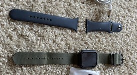 Good
													Apple Watch SE 2nd Gen 44mm - Unlocked, Midnight, A2727 - Cellular, Aluminum, photo 1 of 3
