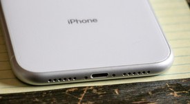 Fair
													Apple iPhone Xr - Verizon, White, 128 GB, A1984, photo 5 of 8