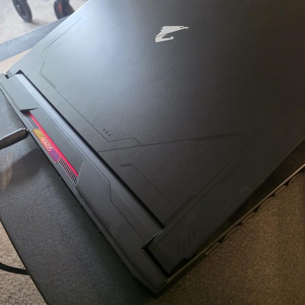 Gigabyte AORUS 17X (2024) - 1 TB, Black, 32 GB, Intel Core i9