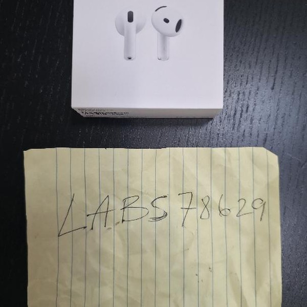 Apple AirPods 4th Gen - Standard