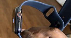 Mint
													Apple Watch Series 5 44mm - Unlocked, Black, A2095 Cellular, Stainless Steel, photo 5 of 10