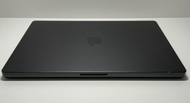Good
													MacBook Pro Late 2023 (M3) - 16" - Apple M3 Max 16-core, Black, 1 TB, 48 GB, 40-core GPU, photo 3 of 8