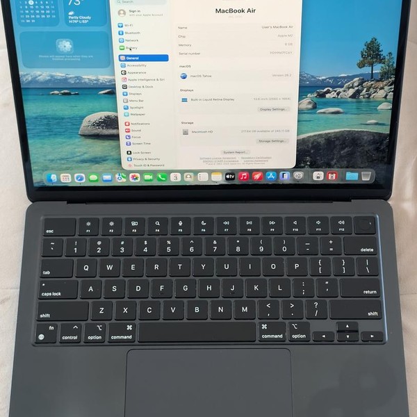 MacBook Air 2022 (M2) - 13 inch - 256 GB, Midnight, 8 GB, Apple M2