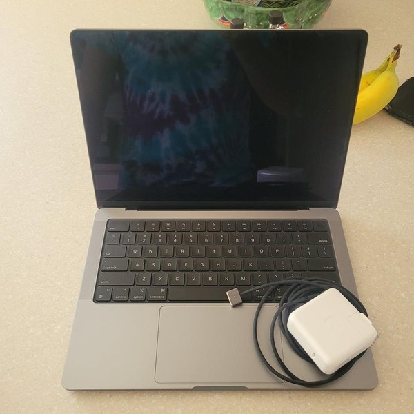 MacBook Pro Late 2023 (M3) - 14 inch - 1 TB, Gray, 8 GB, Apple M3, 10-core GPU