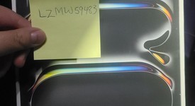 New
													Apple iPad Pro 13" (M4) 2024 - Unlocked, Black, 256 GB, 8 GB, A2926, Standard Glass, photo 5 of 6