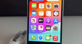 Good
													Apple iPhone SE 2nd Gen 2020 - Unlocked, White, 64 GB, A2275, photo 1 of 14