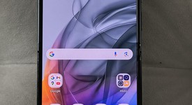 Good
													Motorola Razr (2024) - Unlocked, Gray, 256 GB, 8 GB, photo 1 of 10