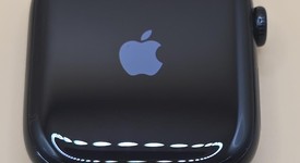 Mint
													Apple Watch Series 10 46mm - Unlocked, Black, A3003 - Cellular, Aluminum, photo 2 of 6