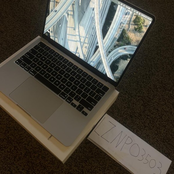 MacBook Air 2025 (M4) - 13 inch - 256 GB, Silver, 16 GB, Apple M4