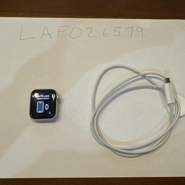 Apple Watch SE (2nd Gen) 40mm - Unlocked, Silver, A2726 - Cellular, Aluminum