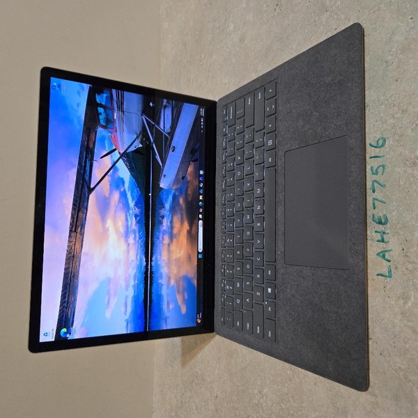 Microsoft Surface Laptop 4 - 256 GB, Platinum, 8 GB, AMD Ryzen 5, 13.5 inch