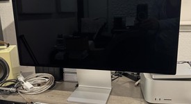 Mint
													Apple Studio Display 2022 - Standard Glass, Tilt Adjustable Stand, photo 1 of 6