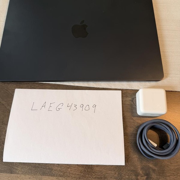 MacBook Air 2023 (M2) - 15 inch - 512 GB, Midnight, 16 GB, Apple M2