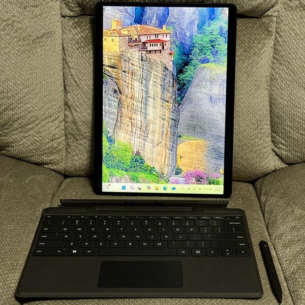 Microsoft Surface Pro 9 - Wi-Fi, 256 GB, Graphite, 16 GB, Intel Core i5, Wi-Fi