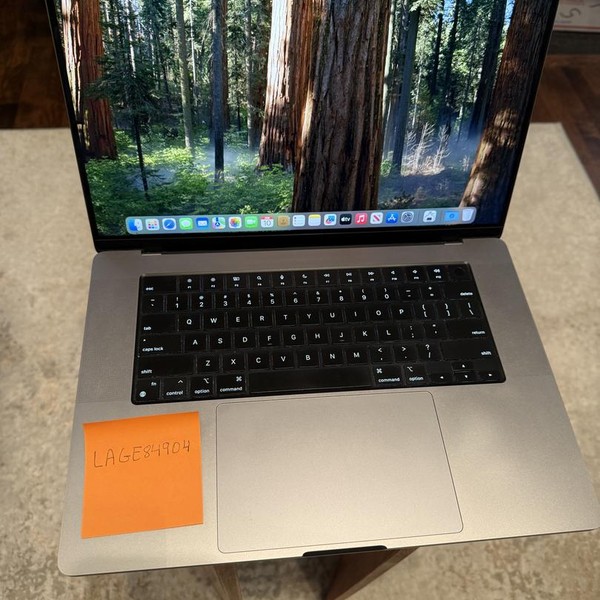 MacBook Pro 2021 - 16 inch - 512 GB, Gray, 32 GB, Apple M1 Pro 10-core