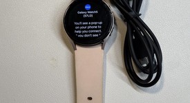 Good
													Samsung Galaxy Watch5 - Unlocked, Gold, 40mm, photo 6 of 6