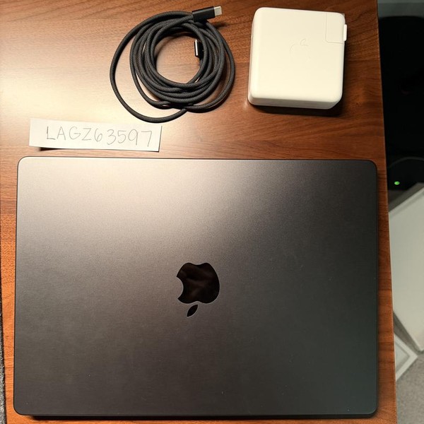 MacBook Pro Late 2023 (M3) - 14 inch - 4 TB, Black, 128 GB, Apple M3 Max 16-core, 40-core GPU