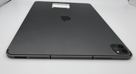 Good
													Apple iPad Pro 12.9" 5th Gen 2021 - Unlocked, Gray, 256 GB, photo 4 of 7