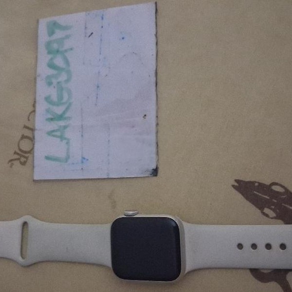Apple Watch SE (1st Gen) 40mm - Silver, A2351 - GPS, Aluminum