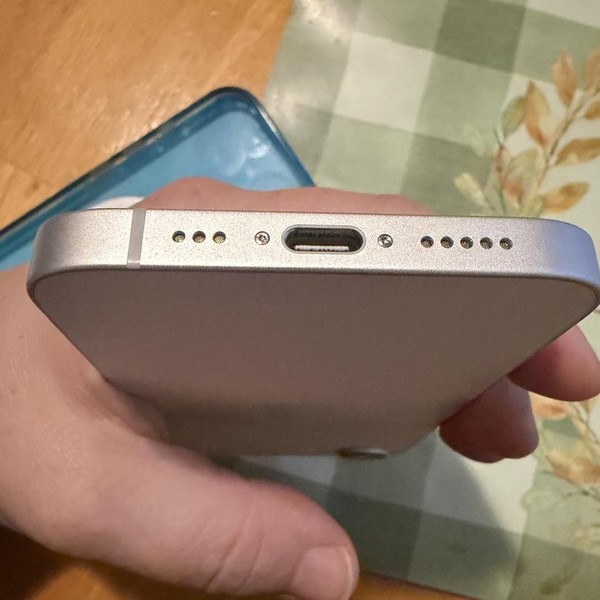 Apple iPhone 16e - Boost, 128 GB, White, A3212