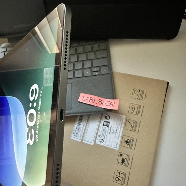 Apple iPad Air 5th Gen - Wi-Fi, 256 GB, Gray, A2588