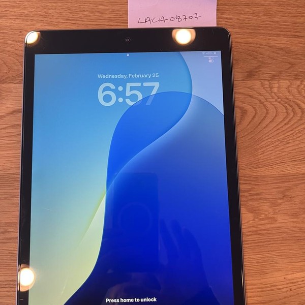 Apple iPad 7th Gen - Wi-Fi, 32 GB, Gray, A2197