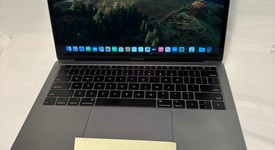 Good
													MacBook Air 2018 - 13" - I5, Gray, 256 GB, 8 GB, photo 1 of 4