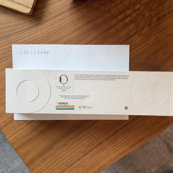 Apple Watch SE (1st Gen) 40mm - Gray, A2351 - GPS, Aluminum