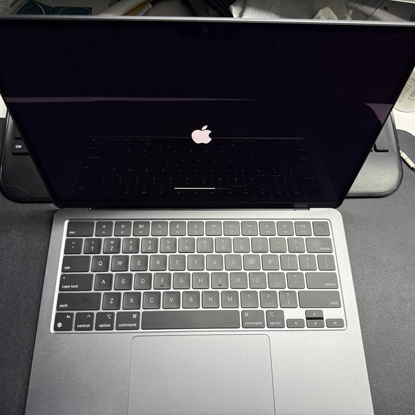MacBook Air 2024 (M3) - 13 inch - 256 GB, Gray, 8 GB, Apple M3, 8-core GPU