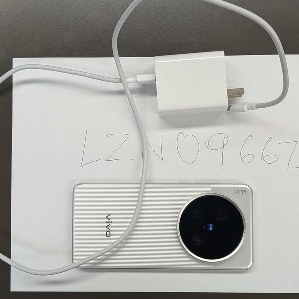 Vivo X200 Ultra - Unlocked Non-US, 1 TB, Silver, 16 GB