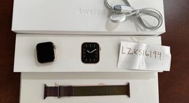 Fair
													Apple Watch Series 5 40mm - Unlocked, Gold, A2094 Cellular, Aluminum, photo 2 of 7