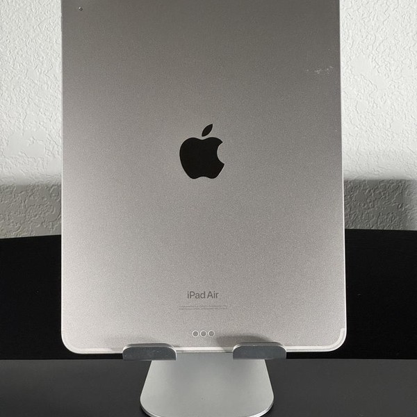 Apple iPad Air (5th Gen) - Unlocked, 256 GB, Starlight, A2589