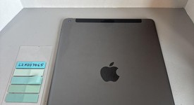 Good
													Apple iPad 9th Gen - Unlocked, Gray, 64 GB, A2603, photo 3 of 5