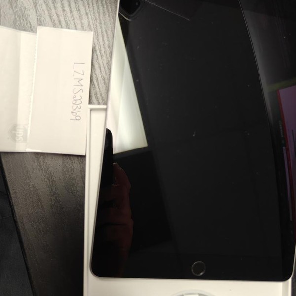 Apple iPad 6th Gen - Unlocked, 32 GB, Gray, A1954