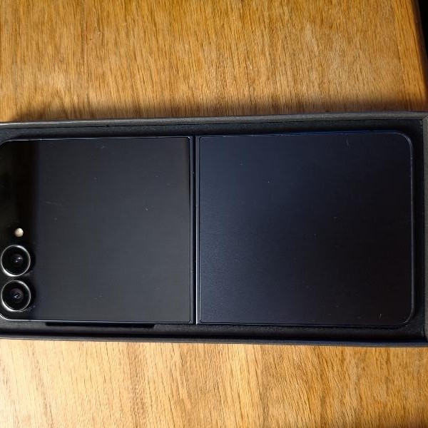 Samsung Galaxy Z Flip7 - Unlocked, 256 GB, Jet Black, 12 GB, SM-F766U1