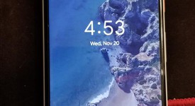 Mint
													Google Pixel 2 XL - Verizon, Black & White, 128 GB, Verizon Edition, photo 3 of 7