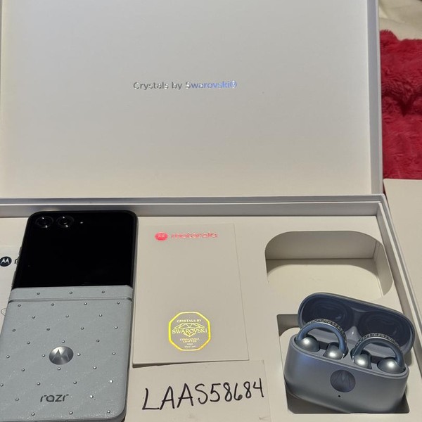 Motorola Razr Plus (2025) - Unlocked, PANTONE Mocha Mousse, 256 GB, 12 GB