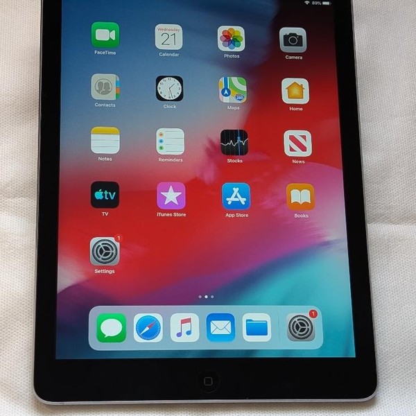 Apple iPad Air - Wi-Fi, Gray, 16 GB