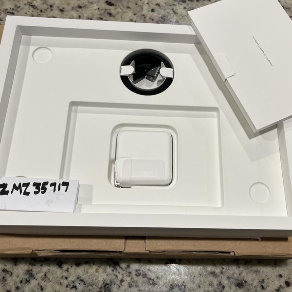 MacBook Pro Late 2023 (M3) - 14 inch - 512 GB, Black, 36 GB, Apple M3 Pro 11-core, 14-core GPU