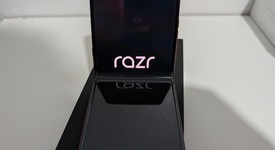 Mint
													Motorola Razr Ultra (2025) - Unlocked, PANTONE Cabaret, 1 TB, 16 GB, photo 4 of 12