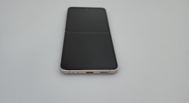 Good
													Samsung Galaxy Z Flip3 5G - T-Mobile, Cream, 128 GB, 8 GB, SM-F711U, photo 1 of 6