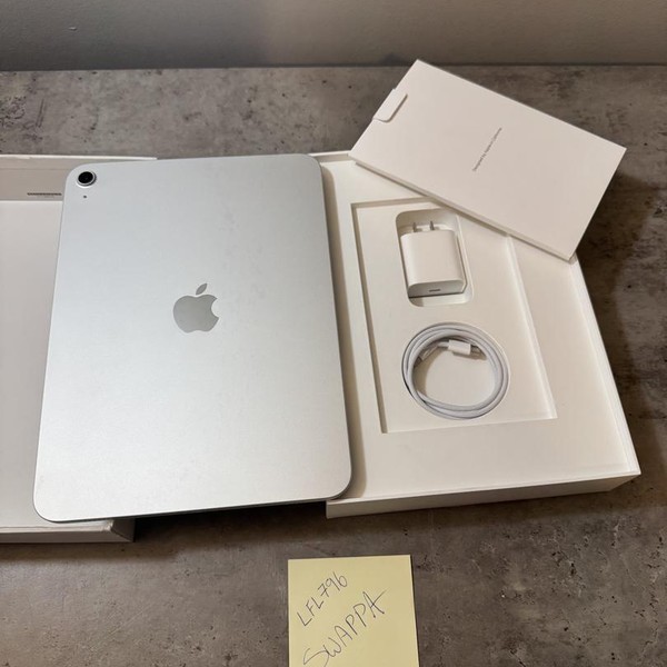 Apple iPad 11th Gen - Wi-Fi, 128 GB, Silver, A3354